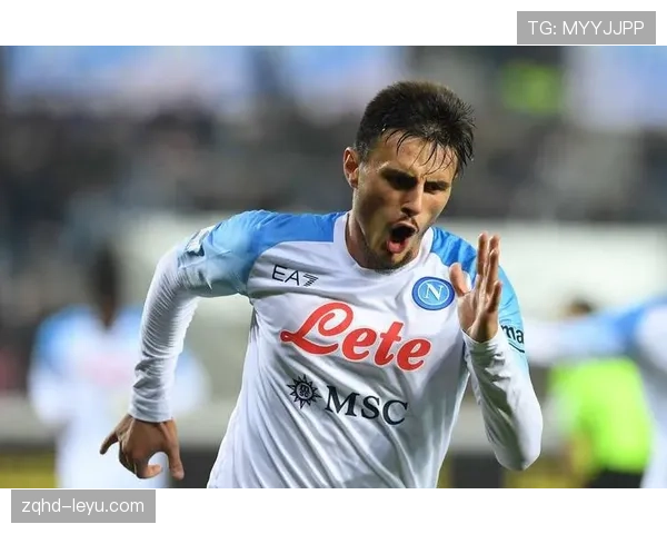 尼日利亚前锋奥西姆亨：惬意假期背后的训练故事