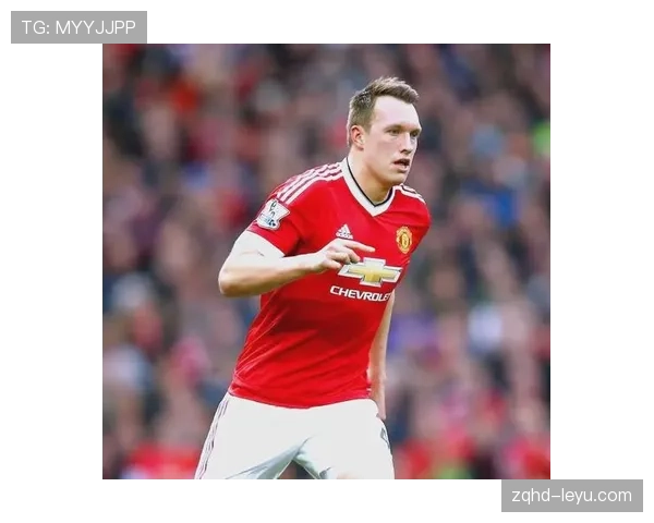 曼联防线稳如磐石，新赛季首战零封对手状态回升