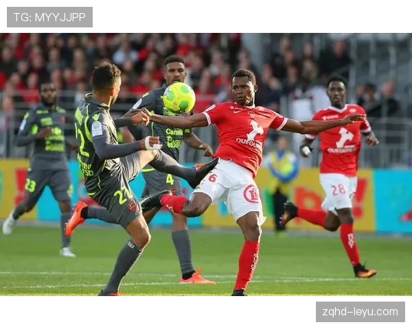 库尔图瓦坐镇防线，稳健发挥助球队后防固若金汤