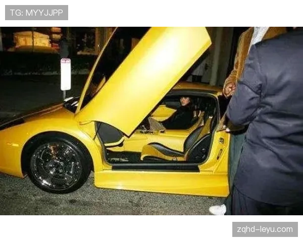 科比凌晨四点的豪宅车库，停着七辆超跑却只穿一件旧训练服出门